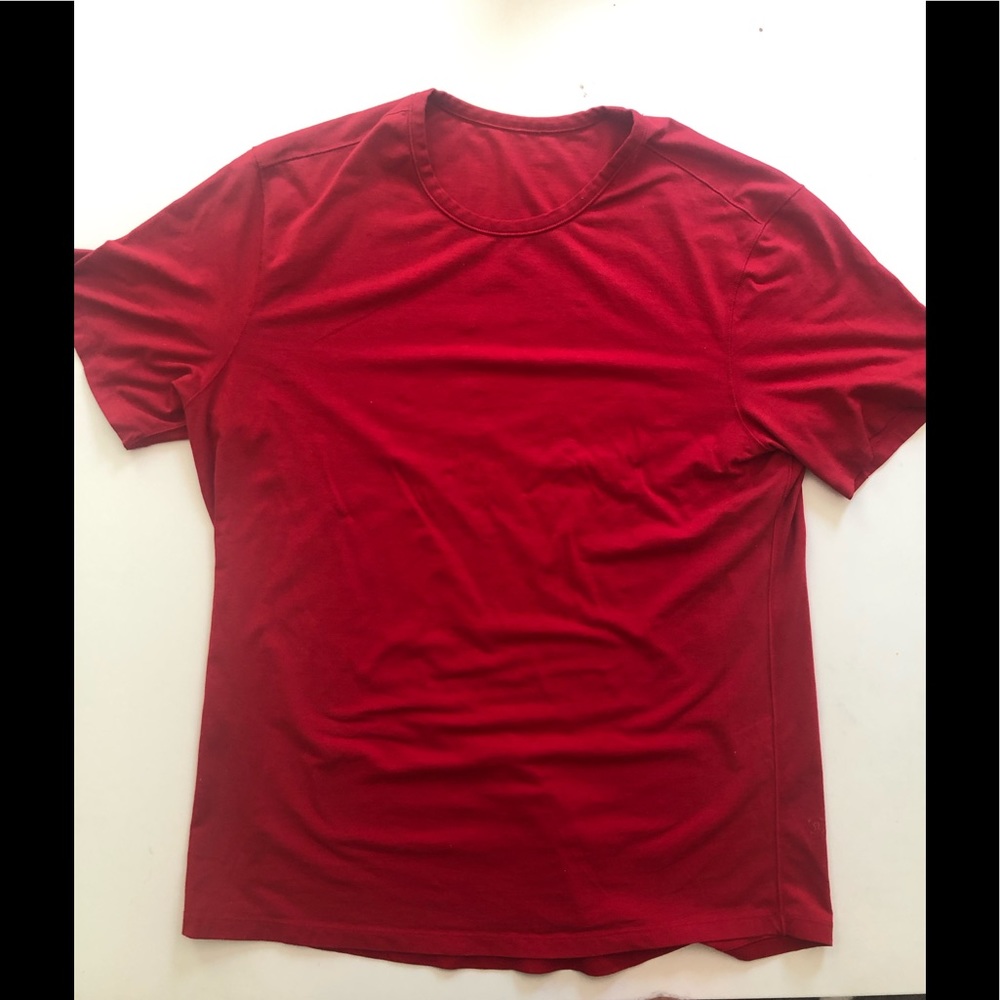 Lululemon men’s performance top